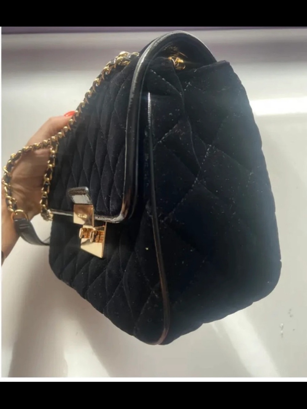 Michael Kors Black Quilted Shoulder Bag with Gold Chain - Picture 3 of 3